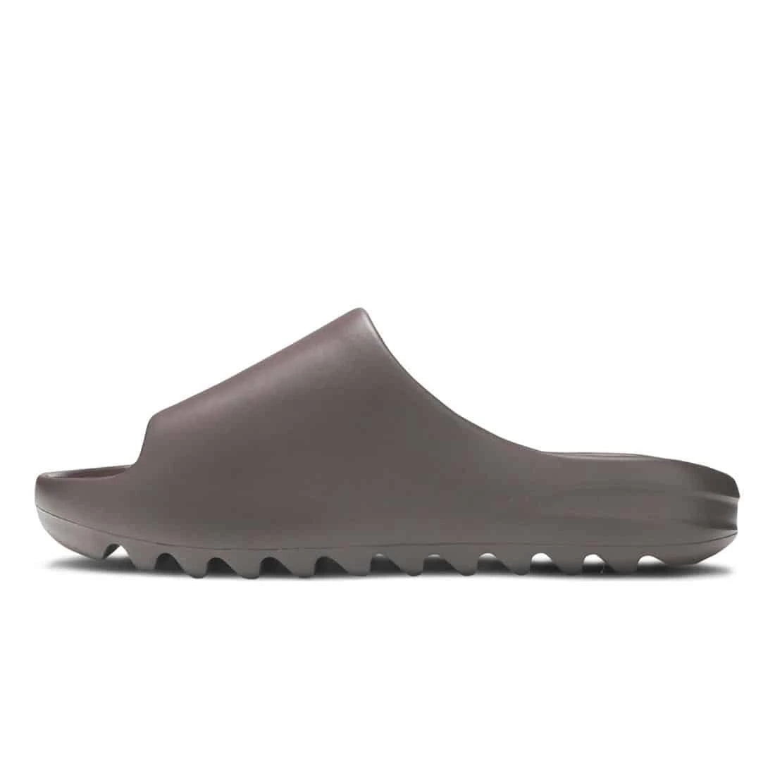 Yeezy Slides ‘Soot’